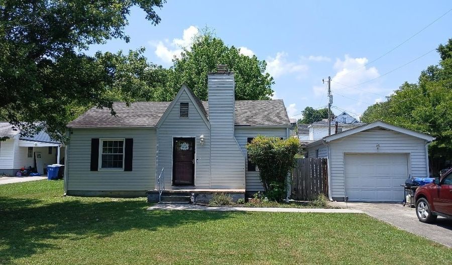 955 Poplar St, Alcoa, TN 37701 - 2 Beds, 1 Bath