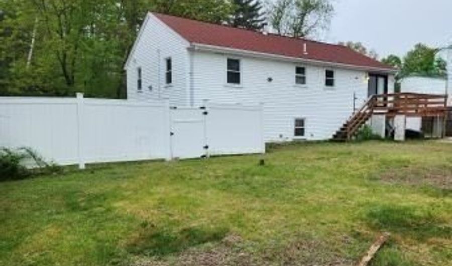 22 Osceola Ln, Billerica, MA 01821 - 5 Beds, 2 Bath