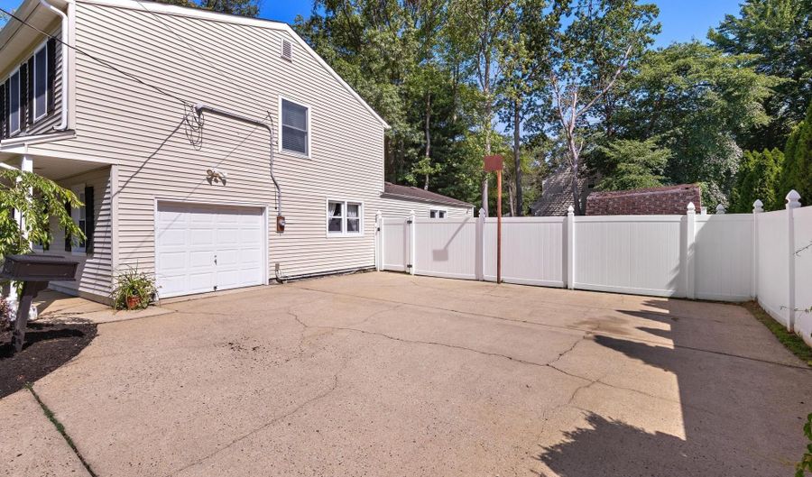 3 Renier Ct, Middletown, NJ 07748 - 5 Beds, 4 Bath