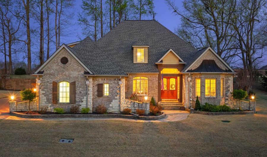 104 LOCHMEADE Dr, Atoka, TN 38004 - 4 Beds, 5 Bath