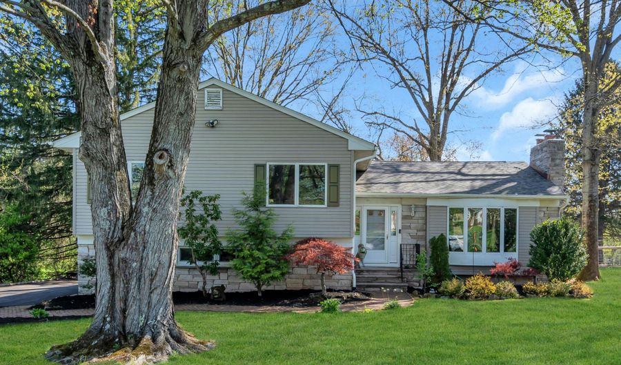 42 Crest Dr, Basking Ridge, NJ 07920 - 4 Beds, 3 Bath