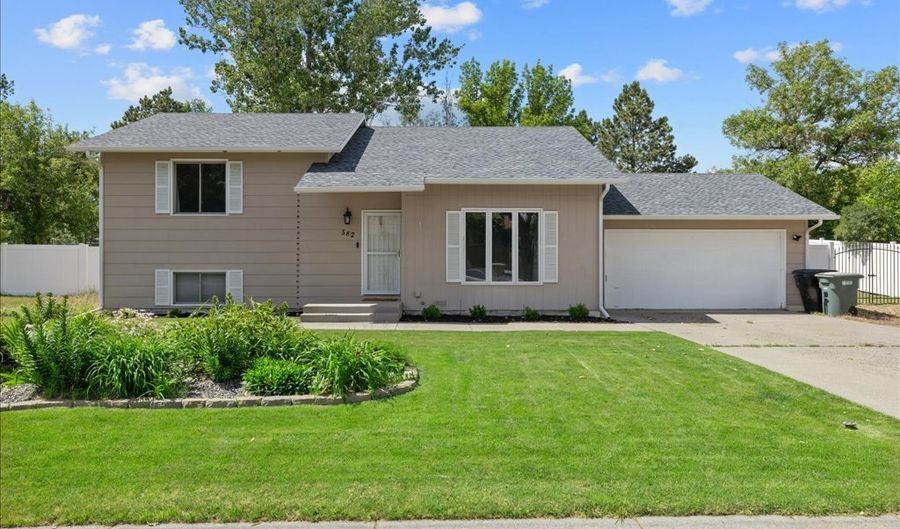 582 Mecca Dr, Billings, MT 59105 - 3 Beds, 2 Bath