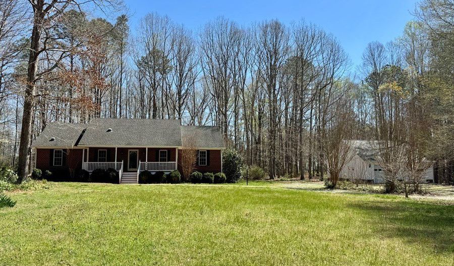 9281 Forestdale Dr, Amelia Court House, VA 23002 - 3 Beds, 2 Bath