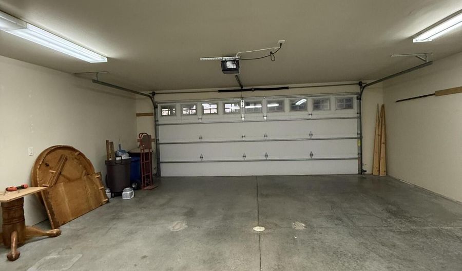 1512 Olive Dr, Aberdeen, SD 57401 - 2 Beds, 2 Bath