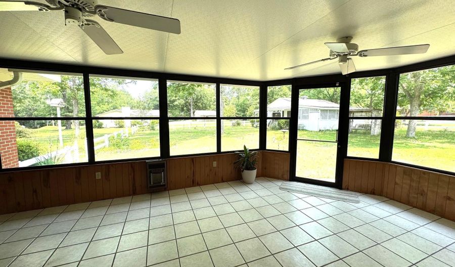 404 SUSAN St, Andalusia, AL 36420 - 3 Beds, 2 Bath