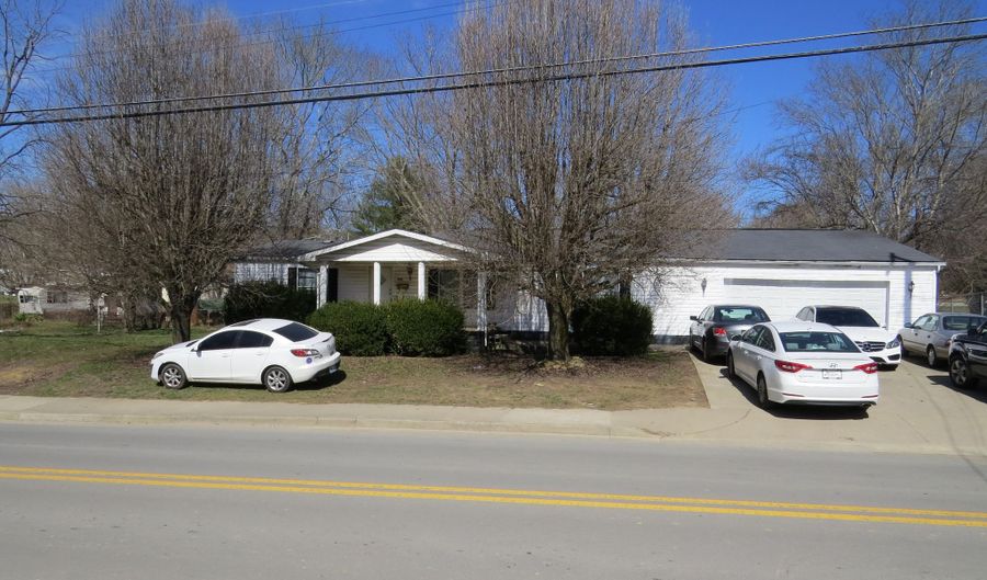 948 N Main St, Barbourville, KY 40906 - 4 Beds, 2 Bath