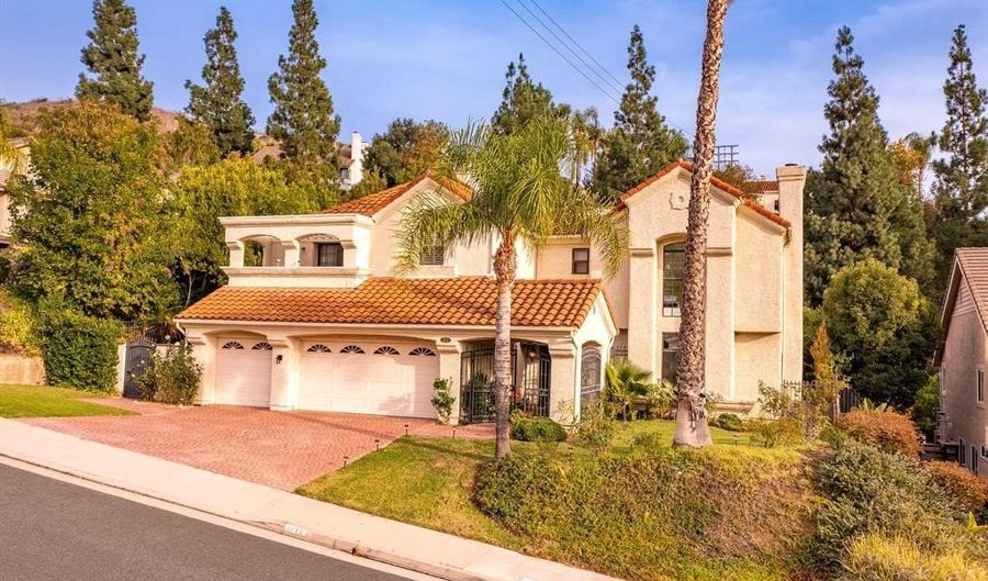6066 Lake Lindero Dr, Agoura Hills, CA 91301 - 6 Beds, 5 Bath