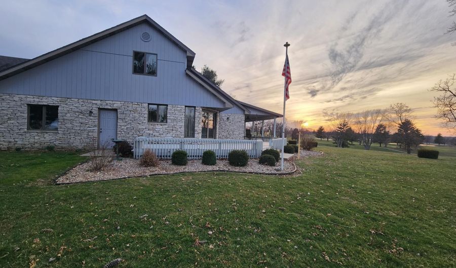 5845 N Golf Course Rd, Bicknell, IN 47512 - 3 Beds, 3 Bath