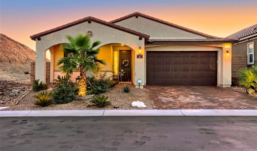 41 Tatahatso Point St, Henderson, NV 89011 - 3 Beds, 2 Bath