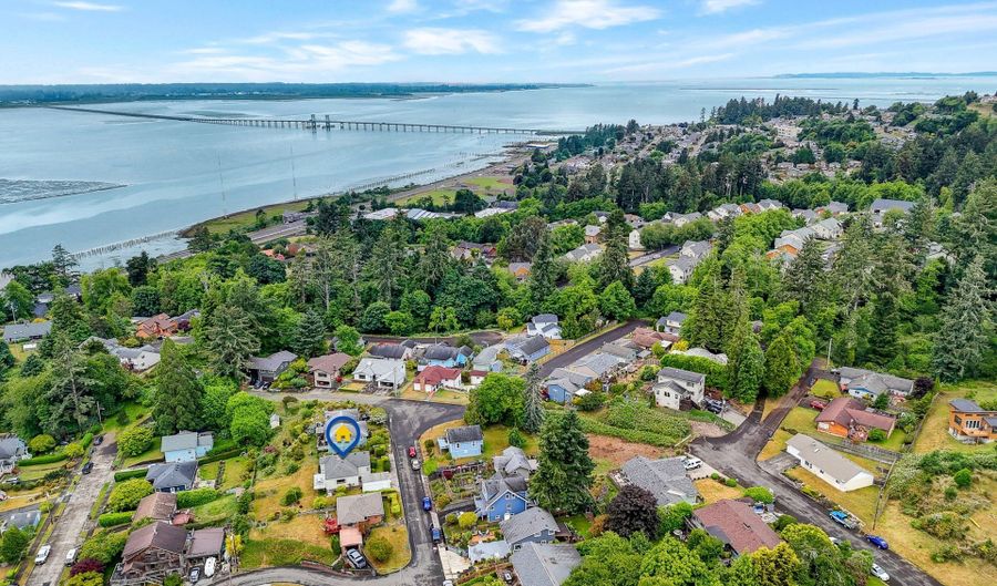 15 AUBURN Ave, Astoria, OR 97103 - 4 Beds, 2 Bath