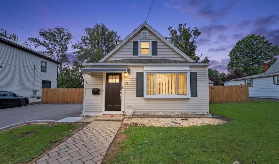 18 Tappen St, Avenel, NJ 07001 - 2 Beds, 2 Bath
