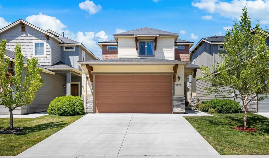 9176 W Tillamook Dr, Boise, ID 83709 - 3 Beds, 3 Bath