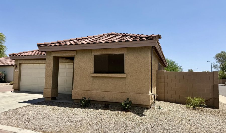 2358 E PEACH TREE Dr, Chandler, AZ 85249 - 3 Beds, 2 Bath