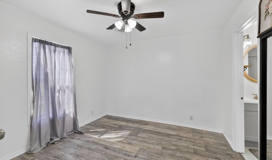 410 E 18th St, Baxter Springs, KS 66713 - 3 Beds, 1 Bath