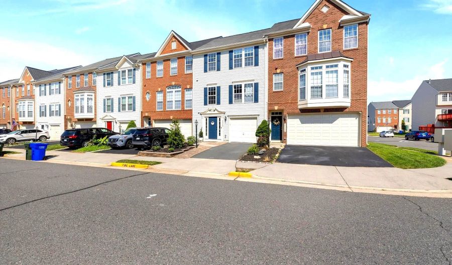 25427 ELM Ter, Aldie, VA 20105 - 3 Beds, 4 Bath