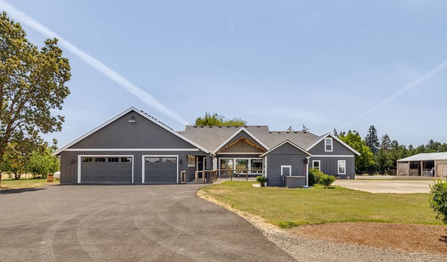 21625 BUTTEVILLE Rd, Aurora, OR 97002 - 4 Beds, 4 Bath