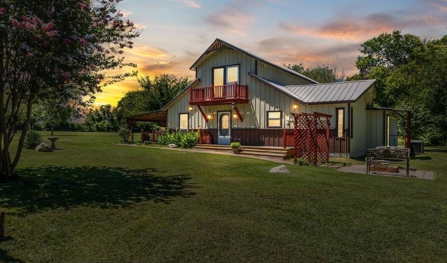 150 Private Road 311, Abbott, TX 76621 - 3 Beds, 3 Bath