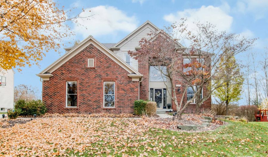 33 Fox Point Ct NE, Ada, MI 49301 - 5 Beds, 4 Bath