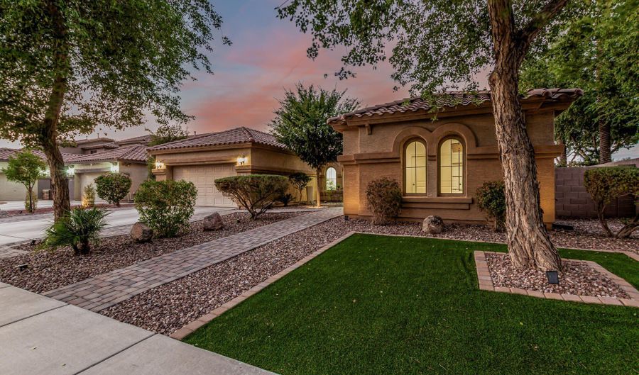 920 W FOLLEY St, Chandler, AZ 85225 - 3 Beds, 3 Bath