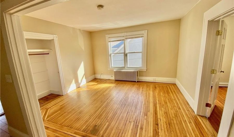 67 Roseneath Ave 2, Newport, RI 02840 - 3 Beds, 1 Bath