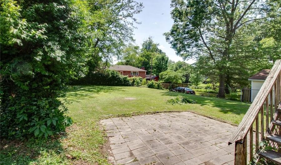 2425 Sanford Ave, Alton, IL 62002 - 3 Beds, 2 Bath