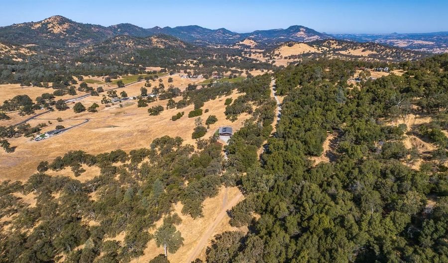 1560 Pinto Dr, Angels Camp, CA 95222 - 3 Beds, 3 Bath