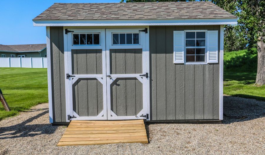 1702 Northview Ln, Aberdeen, SD 57401 - 5 Beds, 4 Bath