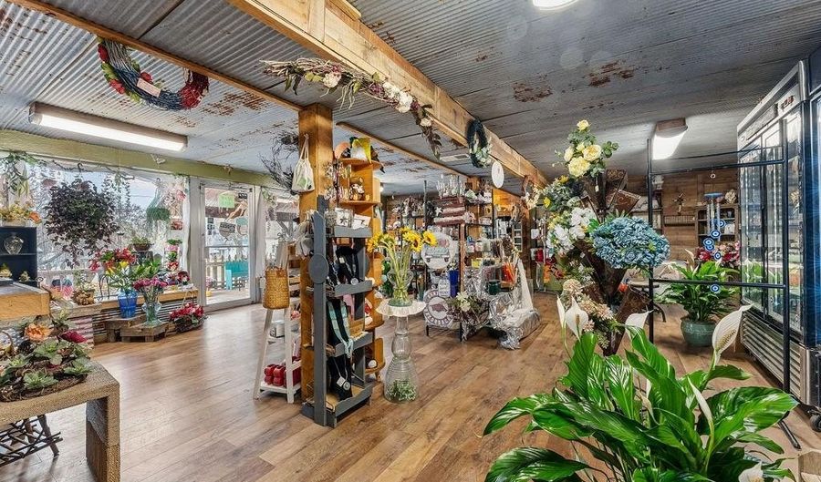 102 N Walnut St, Anderson, MO 64831 - 0 Beds, 0 Bath