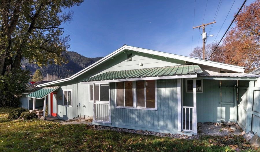 410 Railroad Ave, Alberton, MT 59820 - 3 Beds, 2 Bath