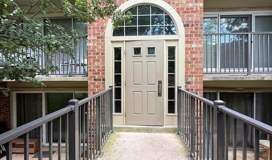 878 COLLEGE Pkwy #103, Rockville, MD 20850 - 1 Beds, 1 Bath
