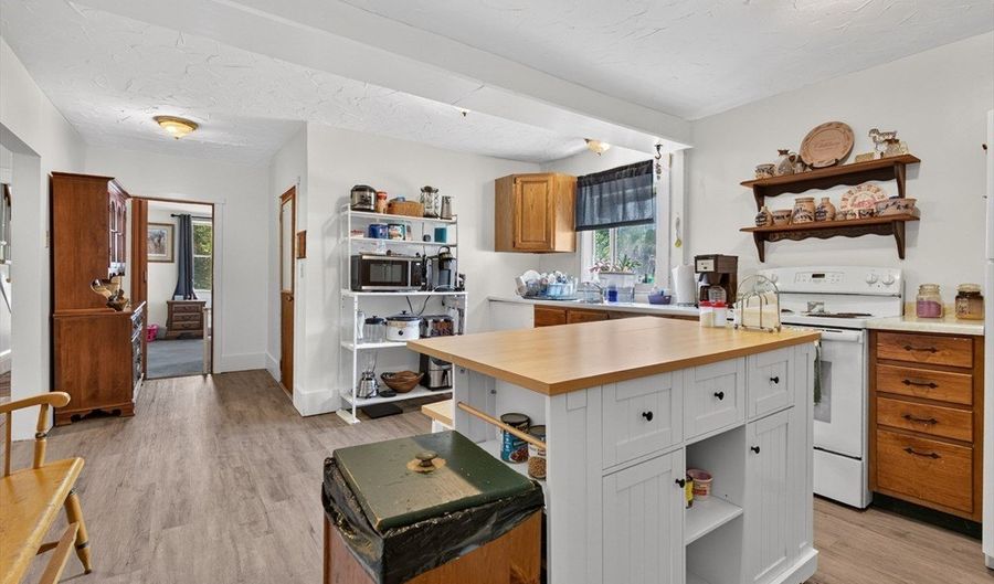 26 Humphrey Pl, Athol, MA 01331 - 5 Beds, 2 Bath