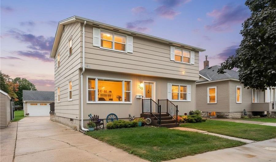 705 11th Ave NW, Austin, MN 55912 - 3 Beds, 3 Bath