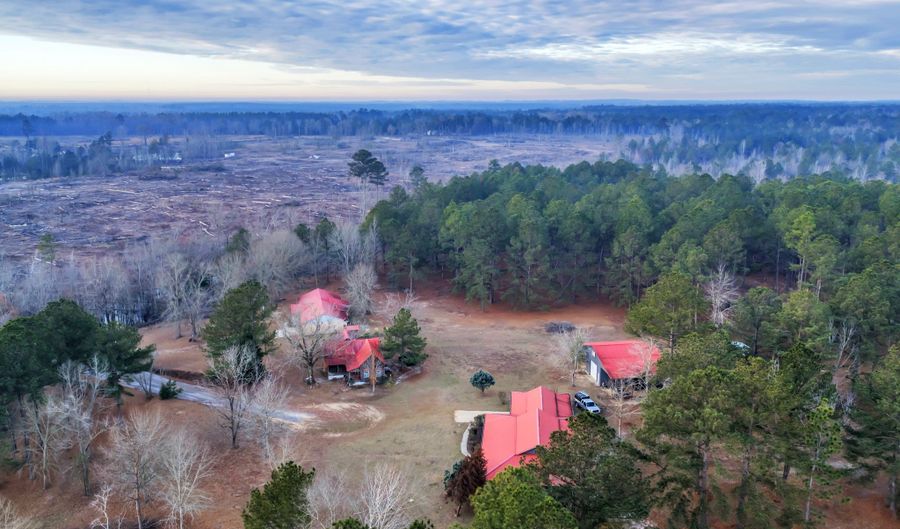 241 Foskey Cemetary Rd, Adrian, GA 31002 - 6 Beds, 5 Bath