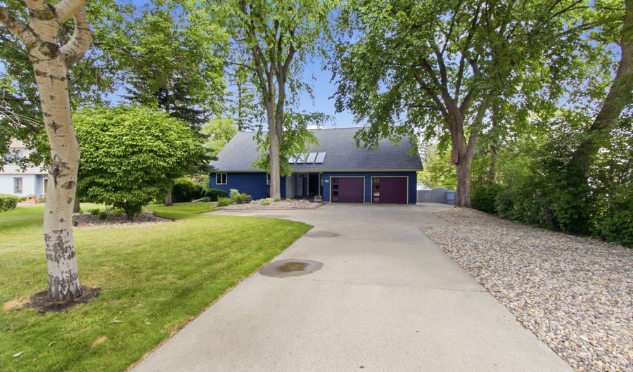 111 NE 15th Ave, Aberdeen, SD 57401 - 4 Beds, 3 Bath