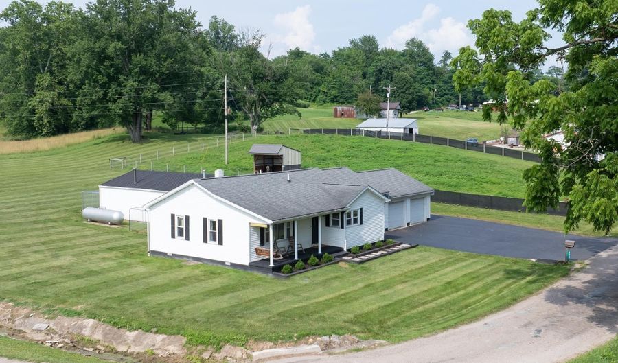 6049 E Mineral Koleen Rd, Bloomfield, IN 47424 - 3 Beds, 1 Bath