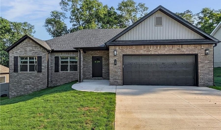 18 Greenodd Dr, Bella Vista, AR 72714 - 4 Beds, 2 Bath
