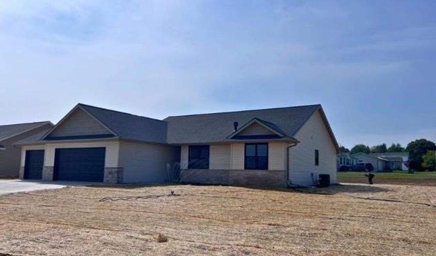 525 KIRKLAND Ave, Algoma, WI 54201 - 3 Beds, 2 Bath