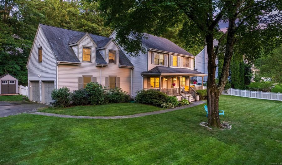 489 Hoyt St, Darien, CT 06820 - 4 Beds, 3 Bath
