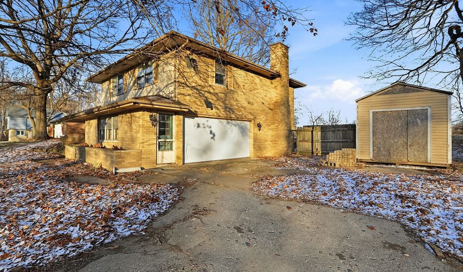 826 Yorkshire Rd, Anderson, IN 46012 - 3 Beds, 3 Bath