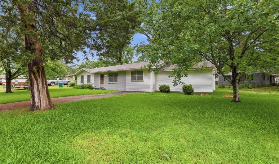 2515 N LAKEVIEW, Benton, AR 72015 - 4 Beds, 2 Bath