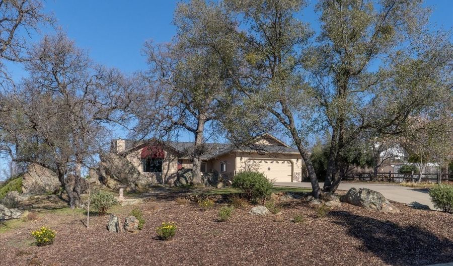 617 Live Oak Dr, Angels Camp, CA 95222 - 3 Beds, 2 Bath