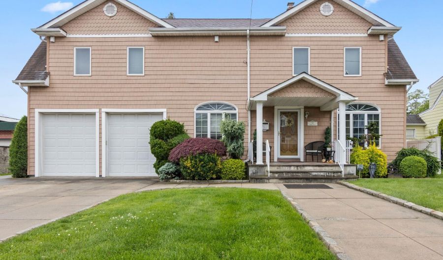 13 Evans Ave, Albertson, NY 11507 - 4 Beds, 2 Bath
