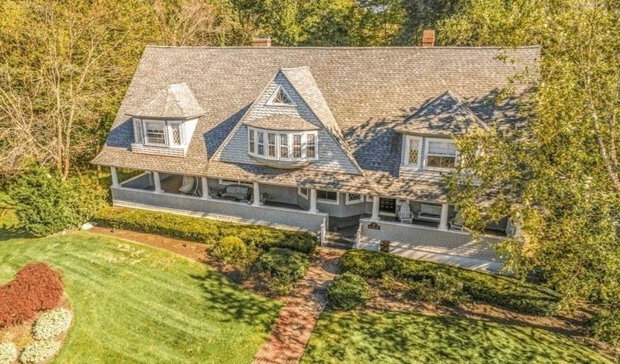 6 Chanticleer Dr, Beverly, MA 01915 - 4 Beds, 3 Bath