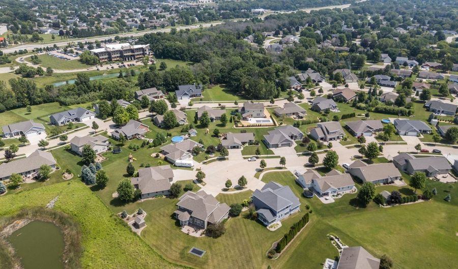 1106 BOBBY Ct, Appleton, WI 54915 - 5 Beds, 4 Bath