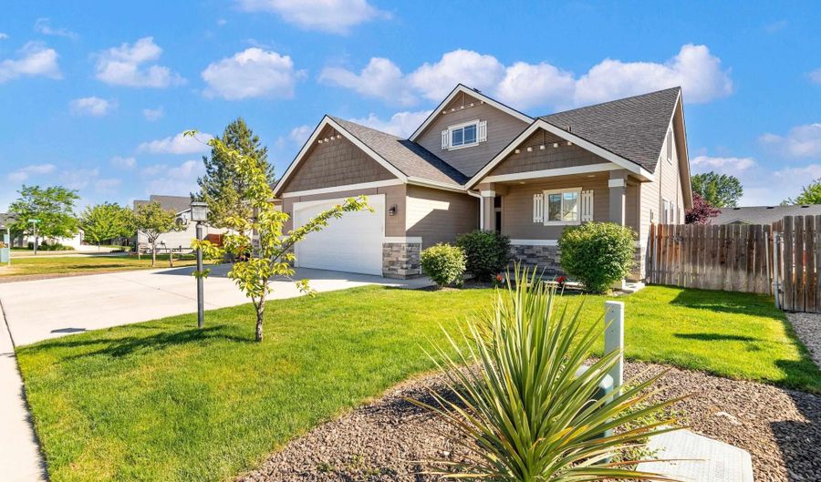 808 Brampton Dr, Caldwell, ID 83605 - 3 Beds, 3 Bath