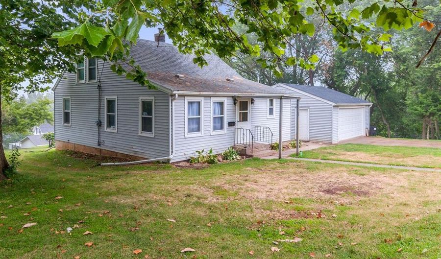 306 E 4th St, Anamosa, IA 52205 - 3 Beds, 1 Bath