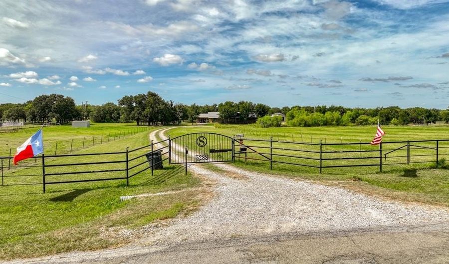5288 Bennett Rd, Millsap, TX 76066 - 3 Beds, 4 Bath