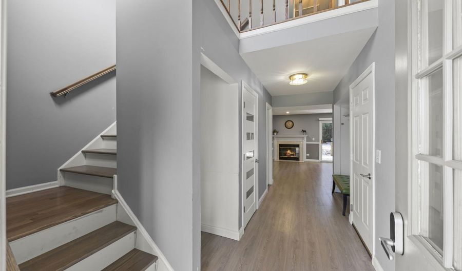 903 Old Oak Cir, Algonquin, IL 60102 - 3 Beds, 3 Bath