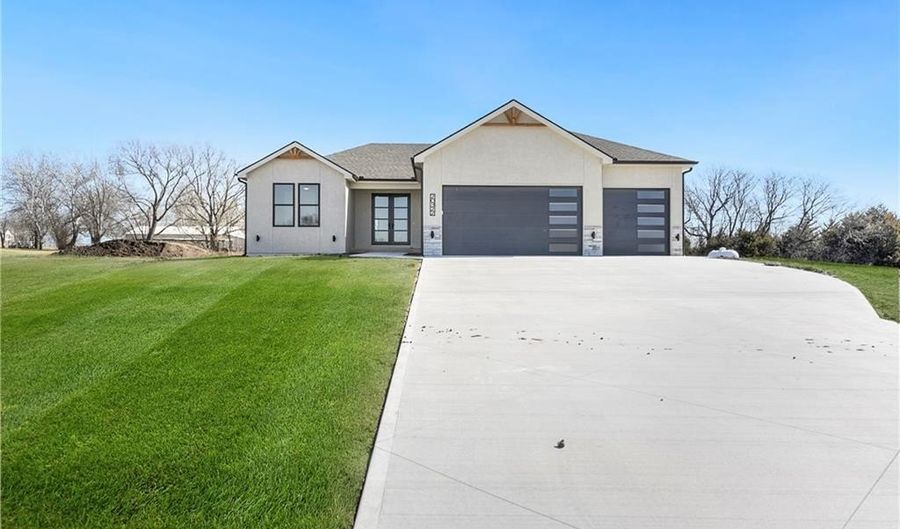 20322 166th St, Basehor, KS 66007 - 4 Beds, 3 Bath