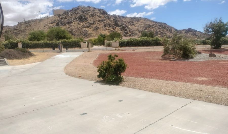 20305 Rancherias Rd, Apple Valley, CA 92307 - 4 Beds, 4 Bath